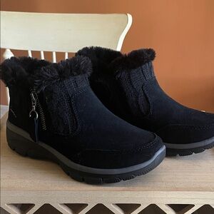 Sketchers Suede Boot